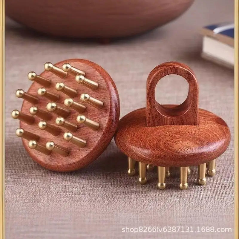 Detalle de dientes de cobre del peine de masaje