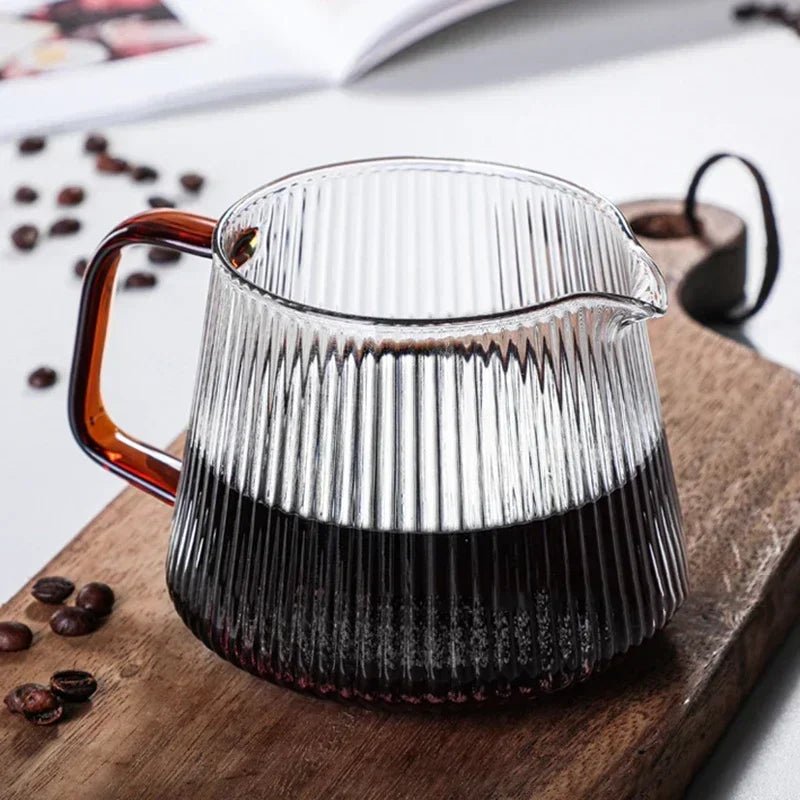 Detalle de la boquilla de la cafetera de vidrio